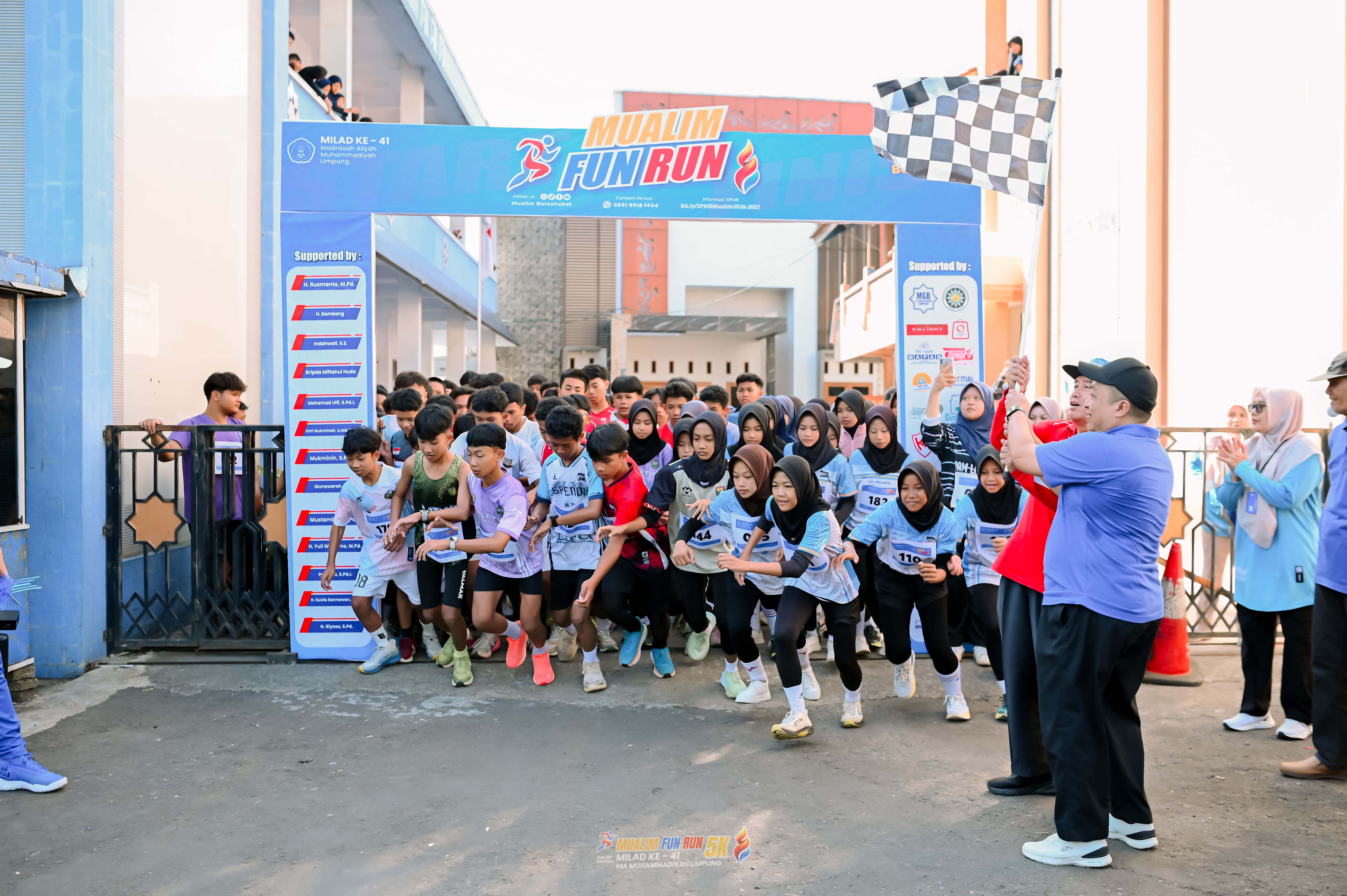 SAMBUT MILAD KE-41, MA MUHAMMADIYAH LIMPUNG MERIAHKAN JALANAN LEWAT "MUALIM FUN RUN 2026"